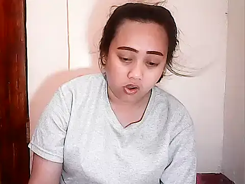 Snapshot of Pinay_Chubby20 chatting on 05/15/26, 10:17 Pinay Chubby20 online show from 05/15/26, 10:17