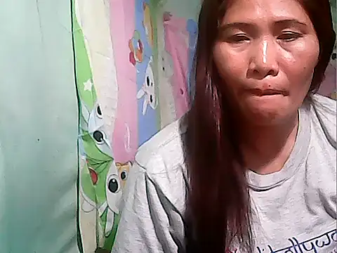 Snapshot of Juicy_69xx chatting on 10/31/25, 11:28 Juicy 69xx online show from 10/31/25, 11:28