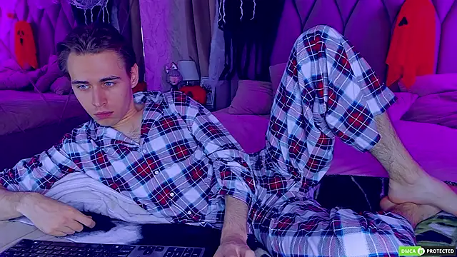 WilliamDyson online show from 10/20/25, 03:07