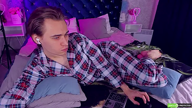 WilliamDyson online show from 12/04/25, 03:49