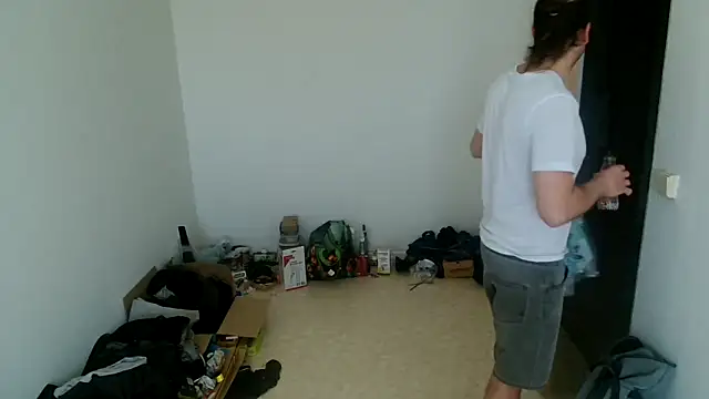 Snapshot of hei_69 chatting on 12/20/25, 11:28 hei 69 online show from 12/20/25, 11:28