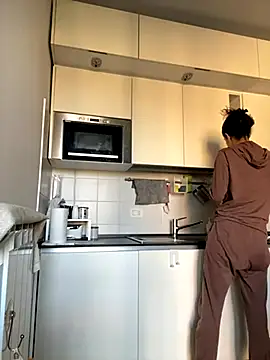 Snapshot of Sora_pasquale chatting on 09/30/25, 07:13 Sora pasquale online show from 09/30/25, 07:13