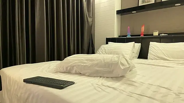 KellyTwink online show from 07/28/26, 04:39