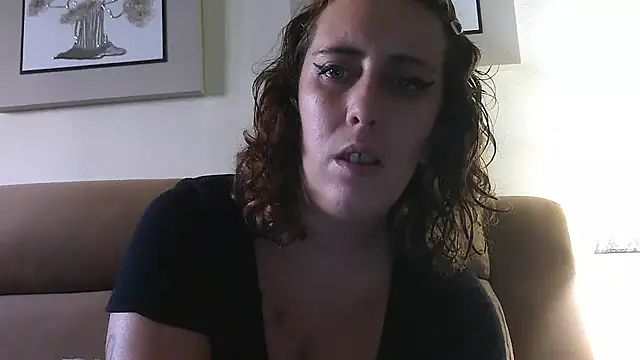 Snapshot of laxinna123 chatting on 10/23/25, 11:42 laxinna123 online show from 10/23/25, 11:42
