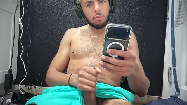 Snapshot of DERTYLAY chatting on 01/07/26, 11:45 DERTYLAY online show from 01/07/26, 11:45