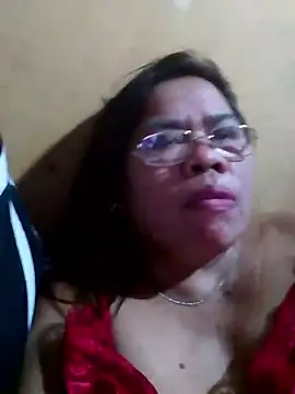 Snapshot of Huge_mama69 chatting on 09/12/25, 12:49 Huge mama69 online show from 09/12/25, 12:49