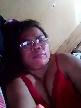 Snapshot of Huge_mama69 chatting on 09/13/25, 12:54 Huge mama69 online show from 09/13/25, 12:54