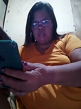 Snapshot of Huge_mama69 chatting on 09/17/25, 09:38 Huge mama69 online show from 09/17/25, 09:38