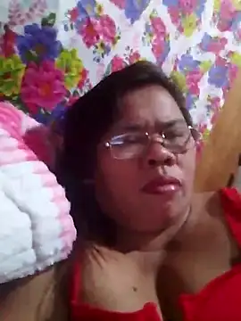 Snapshot of Huge_mama69 chatting on 10/11/25, 09:02 Huge mama69 online show from 10/11/25, 09:02