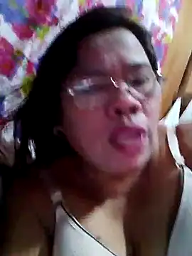 Snapshot of Huge_mama69 chatting on 10/17/25, 10:51 Huge mama69 online show from 10/17/25, 10:51