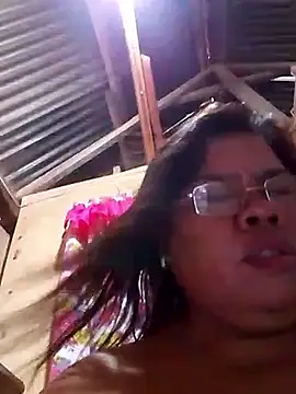 Snapshot of Huge_mama69 chatting on 10/24/25, 03:36 Huge mama69 online show from 10/24/25, 03:36