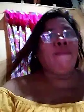 Snapshot of Huge_mama69 chatting on 10/24/25, 03:41 Huge mama69 online show from 10/24/25, 03:41