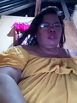 Snapshot of Huge_mama69 chatting on 10/25/25, 09:28 Huge mama69 online show from 10/25/25, 09:28