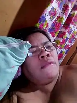 Snapshot of Huge_mama69 chatting on 10/25/25, 09:31 Huge mama69 online show from 10/25/25, 09:31