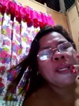 Snapshot of Huge_mama69 chatting on 10/27/25, 06:06 Huge mama69 online show from 10/27/25, 06:06