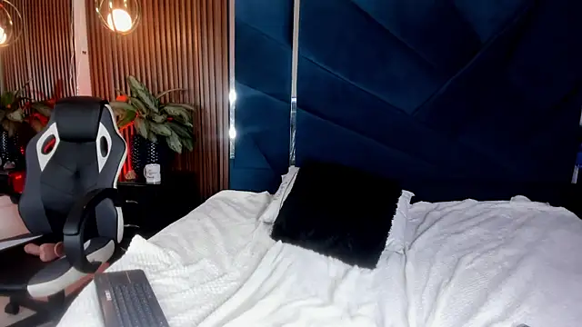 Snapshot of EmilyDuran_ chatting on 09/18/25, 02:35 EmilyDuran online show from 09/18/25, 02:35