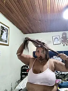 Snapshot of EmilyDuran_ chatting on 12/17/25, 08:59 EmilyDuran online show from 12/17/25, 08:59