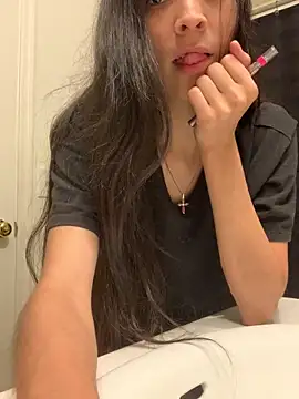 Snapshot of lovinlush chatting on 10/14/25, 04:19 lovinlush online show from 10/14/25, 04:19