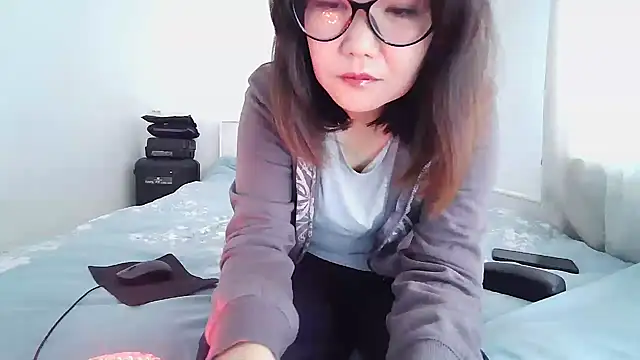 Snapshot of sakuradelreina chatting on 10/10/25, 04:00 sakuradelreina online show from 10/10/25, 04:00