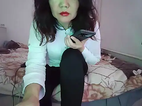 Snapshot of sakuradelreina chatting on 12/19/25, 03:57 sakuradelreina online show from 12/19/25, 03:57