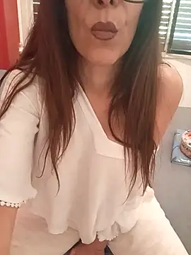 Snapshot of Esmeralda_passion chatting on 10/02/25, 01:40 Esmeralda passion online show from 10/02/25, 01:40