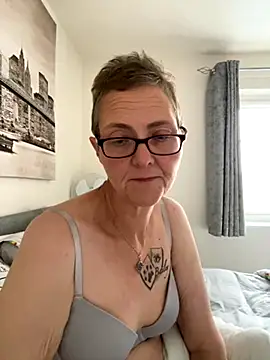 Curvy-Jinx online show from 10/15/25, 07:52