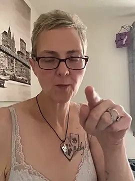 Curvy-Jinx online show from 10/31/25, 08:37