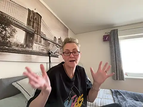 Curvy-Jinx online show from 03/25/26, 12:00