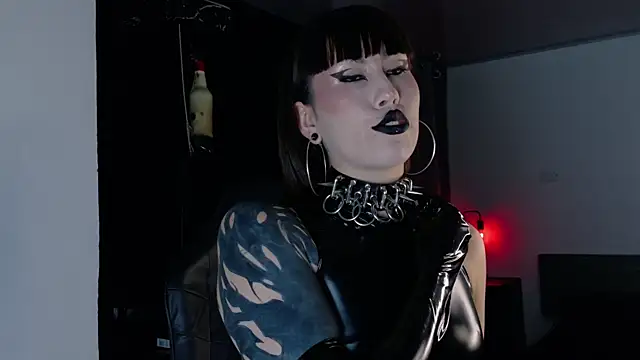 Angelabl0odborne online show from 10/15/25, 09:04