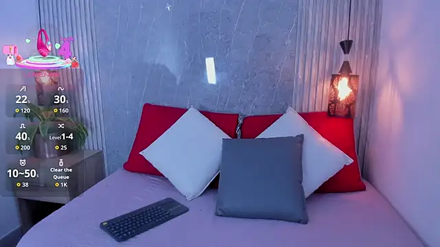 Snapshot of Emili__hot chatting on 11/18/25, 12:20 Emili hot online show from 11/18/25, 12:20