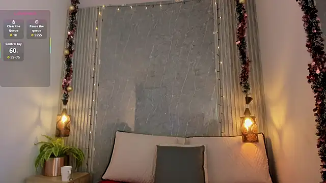 Snapshot of Emili__hot chatting on 12/14/25, 12:32 Emili hot online show from 12/14/25, 12:32