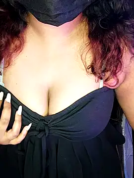 Snapshot of darling_devil chatting on 11/24/25, 05:23 darling devil online show from 11/24/25, 05:23