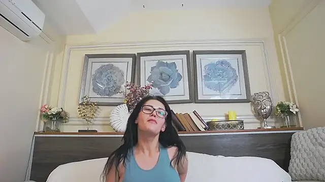 Snapshot of HellenDesire chatting on 01/26/25, 07:10 HellenDesire online show from 01/26/25, 07:10