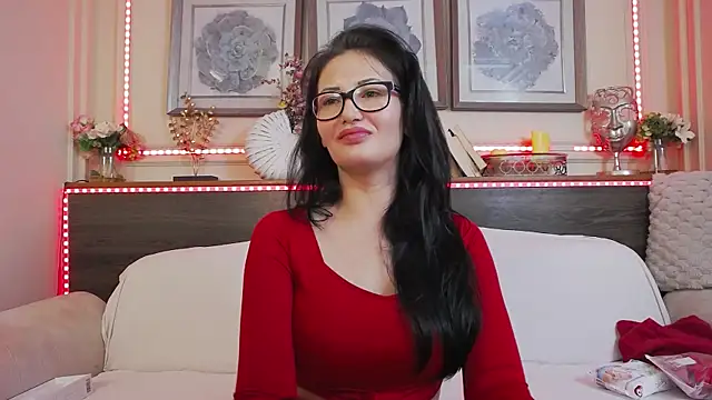 Snapshot of HellenDesire chatting on 02/13/25, 04:11 HellenDesire online show from 02/13/25, 04:11