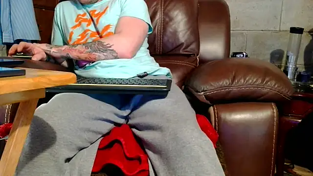 Luv2SuckBWC92 online show from 12/22/25, 07:00