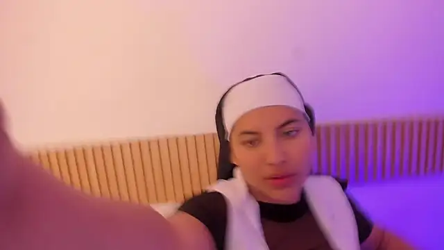 OliviaSweett online show from 10/31/25, 06:31