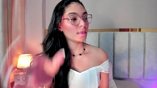 Snapshot of LunaAspen_ chatting on 02/12/26, 06:03 LunaAspen online show from 02/12/26, 06:03