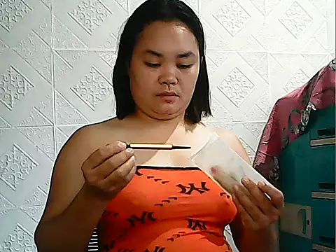 CreamyPussy4uxx online show from 02/25/26, 02:32