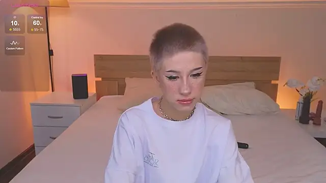 Snapshot of Necucub chatting on 10/09/25, 03:59 Necucub online show from 10/09/25, 03:59