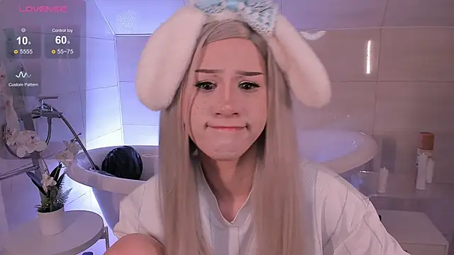 Snapshot of Necucub chatting on 10/30/25, 02:02 Necucub online show from 10/30/25, 02:02