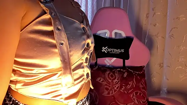 Snapshot of MelanyOconner chatting on 09/17/25, 03:57 MelanyOconner online show from 09/17/25, 03:57