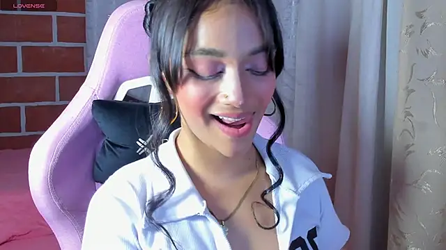 Snapshot of MelanyOconner chatting on 09/25/25, 05:00 MelanyOconner online show from 09/25/25, 05:00