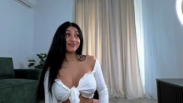 EmaHallee online show from 07/21/26, 04:37