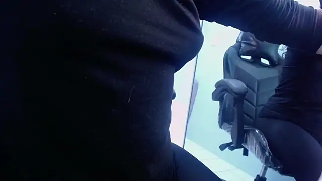 Snapshot of victoria_hernandez_t_ chatting on 10/25/25, 12:56 victoria hernandez t online show from 10/25/25, 12:56