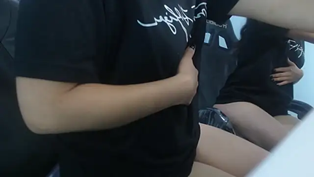 Snapshot of victoria_hernandez_t_ chatting on 02/17/26, 12:56 victoria hernandez t online show from 02/17/26, 12:56