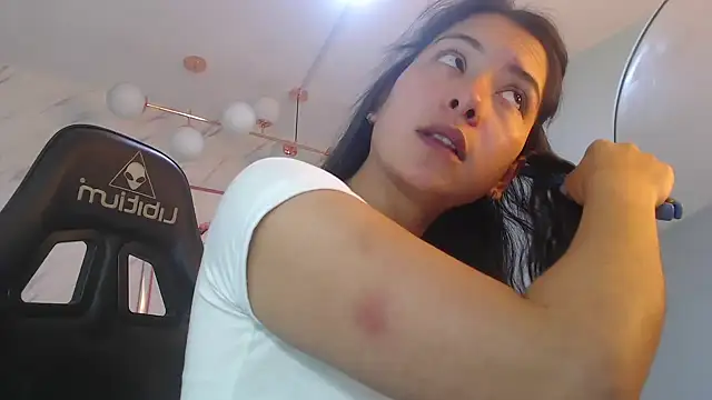 victoria hernandez t  online show from 03/12/26, 01:17