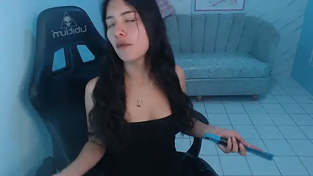 victoria hernandez t  online show from 04/18/26, 01:04