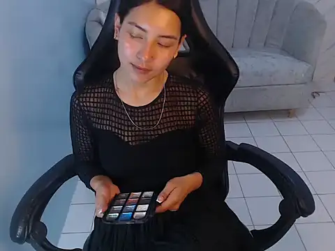 Snapshot of victoria_hernandez_t_ chatting on 05/01/26, 01:37 victoria hernandez t online show from 05/01/26, 01:37