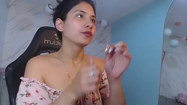 Snapshot of victoria_hernandez_t_ chatting on 06/03/26, 02:33 victoria hernandez t online show from 06/03/26, 02:33