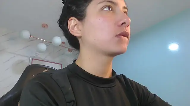 Snapshot of victoria_hernandez_t_ chatting on 06/18/26, 01:04 victoria hernandez t online show from 06/18/26, 01:04